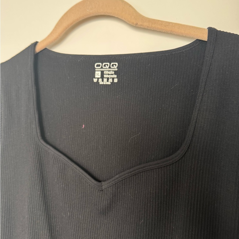 Elegant Black Short Sleeve Bodysuit - Picture 2 of 4